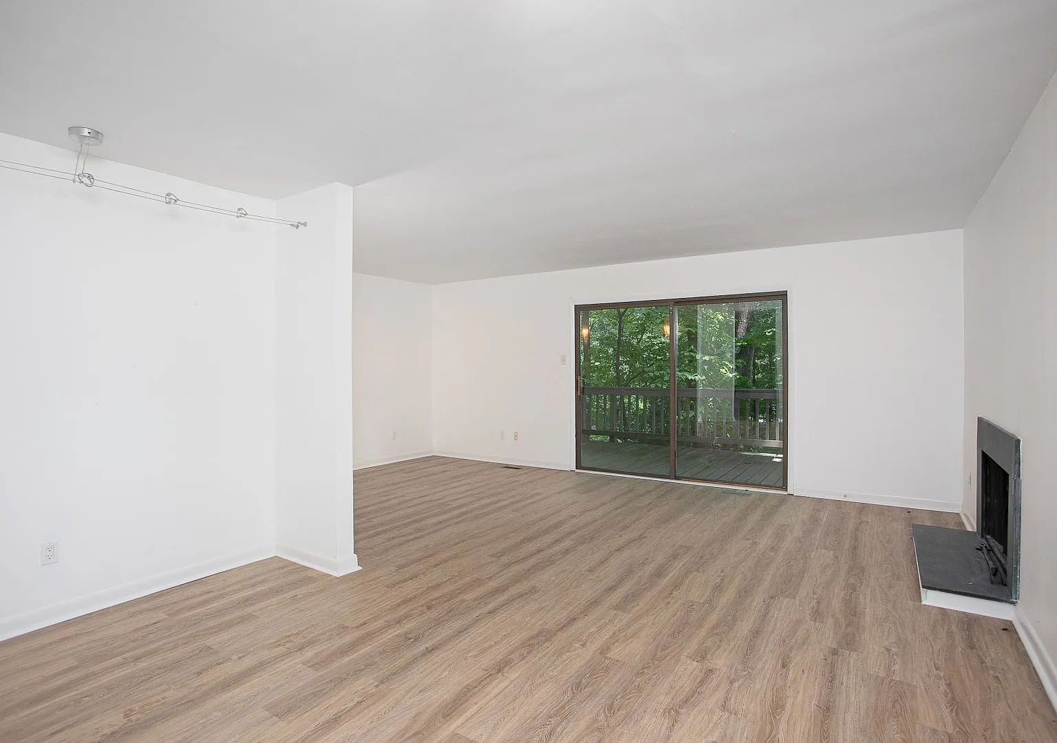 Price Improvement! 3 Level End Unit Townhome In Awesome Location! — Photo 4