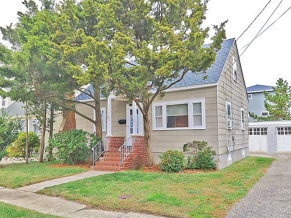 2nd image of 207 8th St