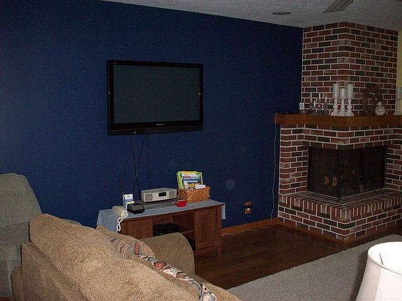 5th image of 914 Woodmere Dr