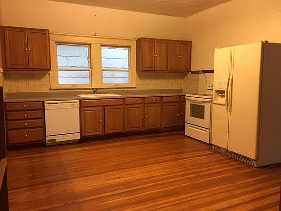 2nd image of 1047 Charleston St