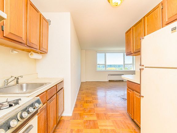 3rd image of 5355 Henry Hudson Pkwy #11G