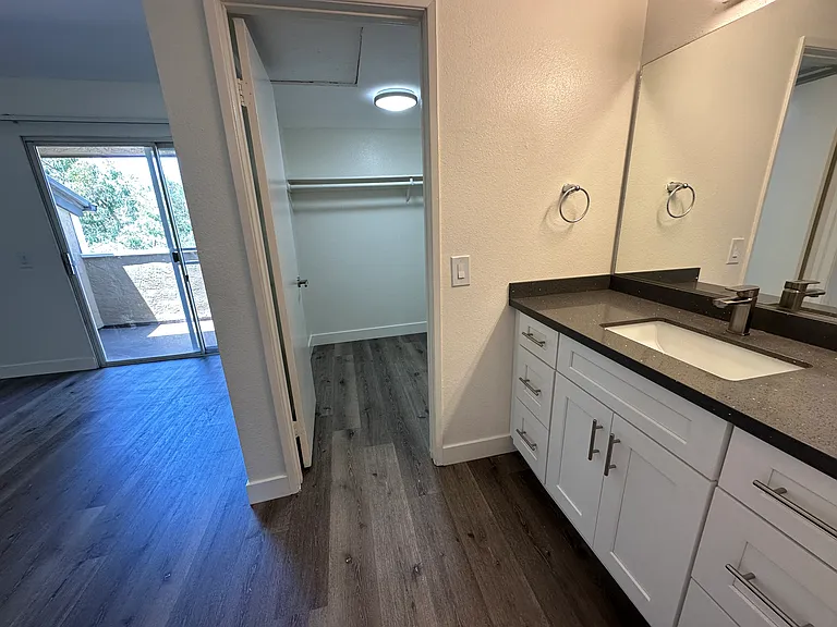 Scripps Landing Apartment Homes — Photo 43
