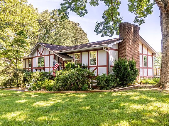 3rd image of 2329 Chesterfield Dr