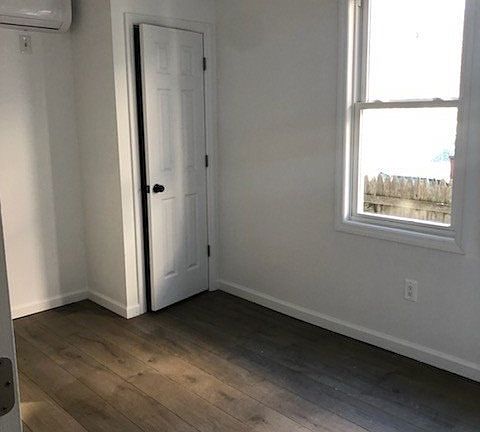 5th image of 1367 Dickens St