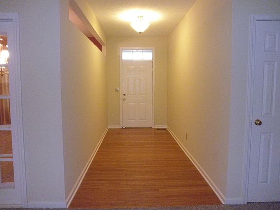 Huge entry with hardwood floors