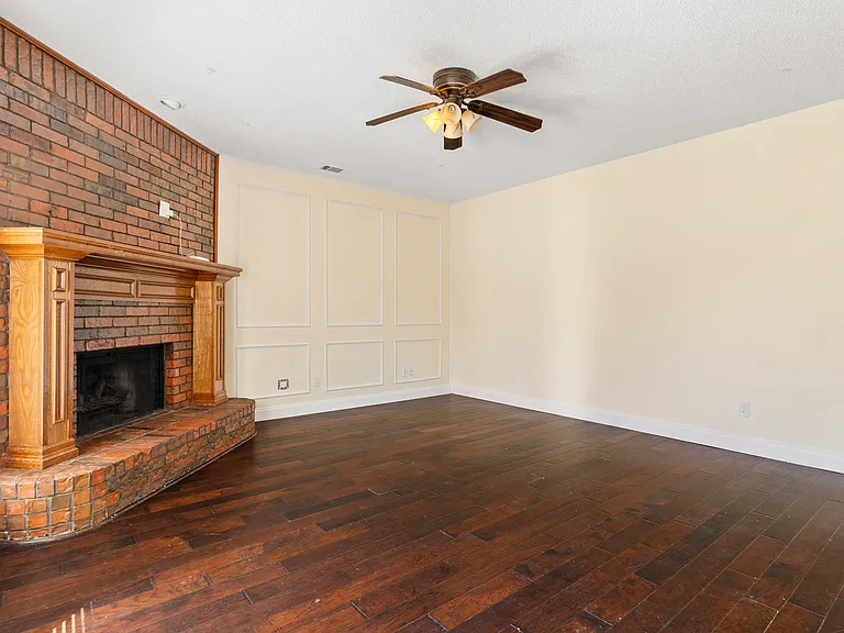 2522 Primrose Ln — Photo 5