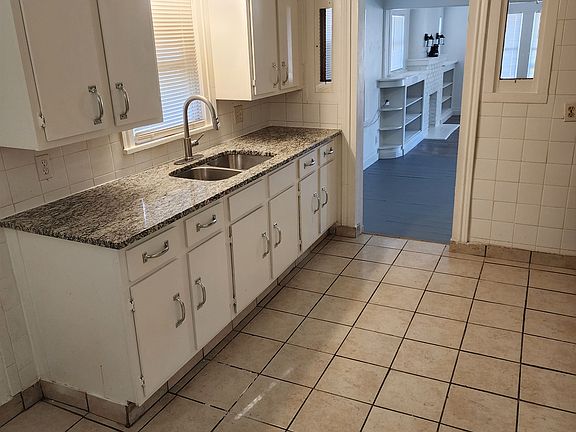 3rd image of 2928 Crenshaw Ave