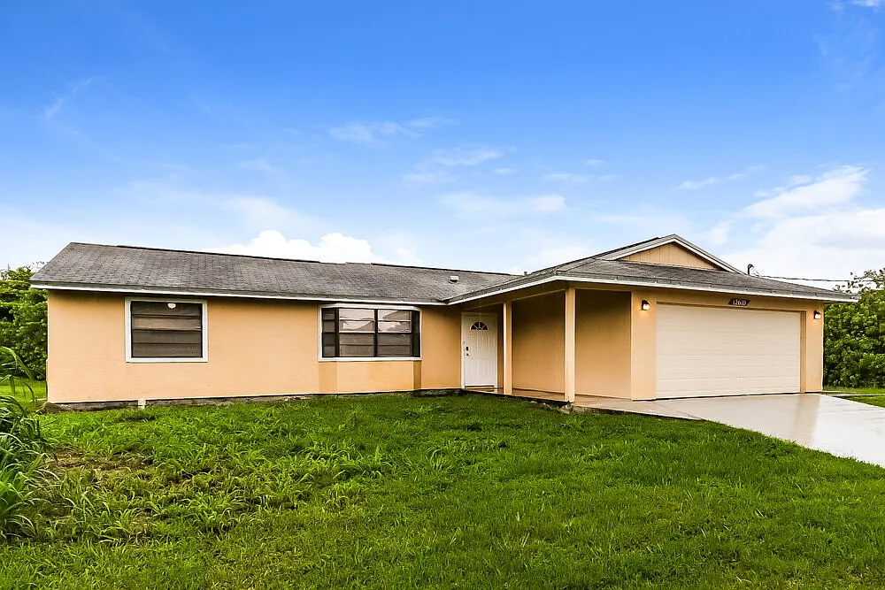3 bed, 2.0 bath, 1654 sqft, $2,715 — Photo 3