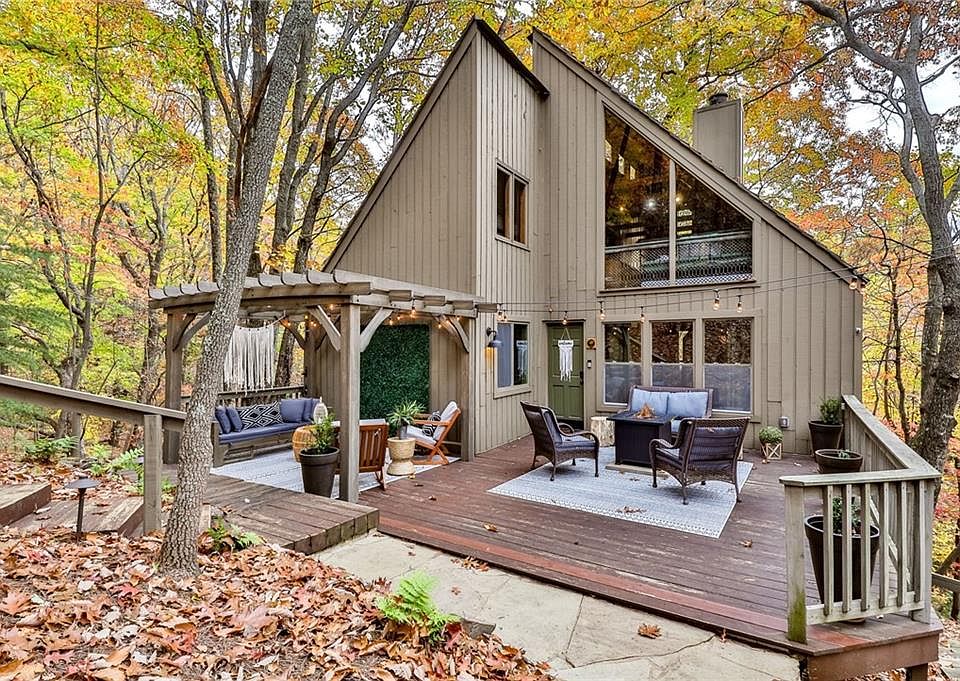 1st image of 826 Woodland Trce