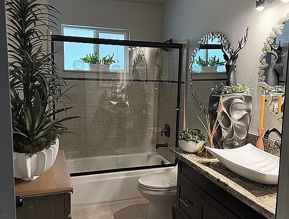Guest/Front Bathroom