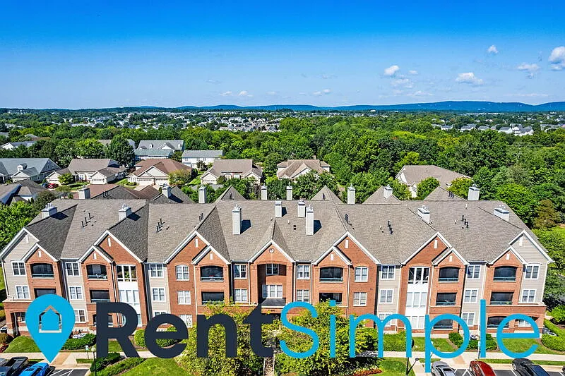 2 bed, 2.0 bath, 1310 sqft, $2,695 — Photo 2