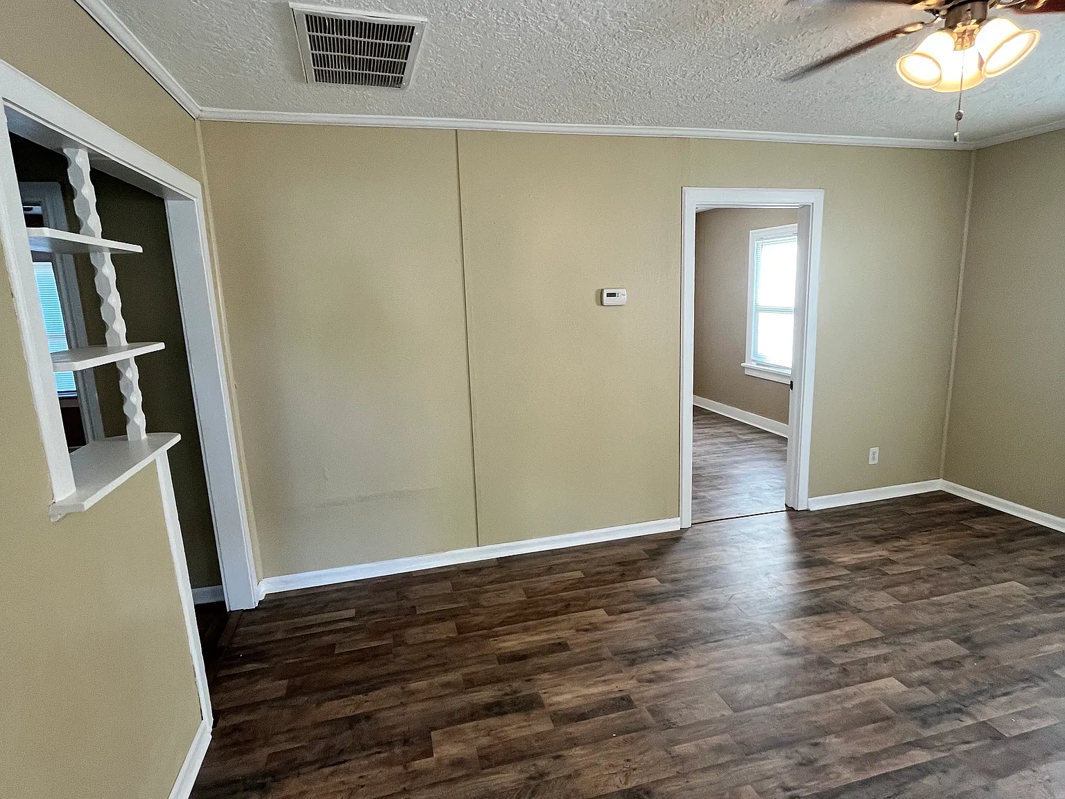 910 E Comanche St — Photo 3