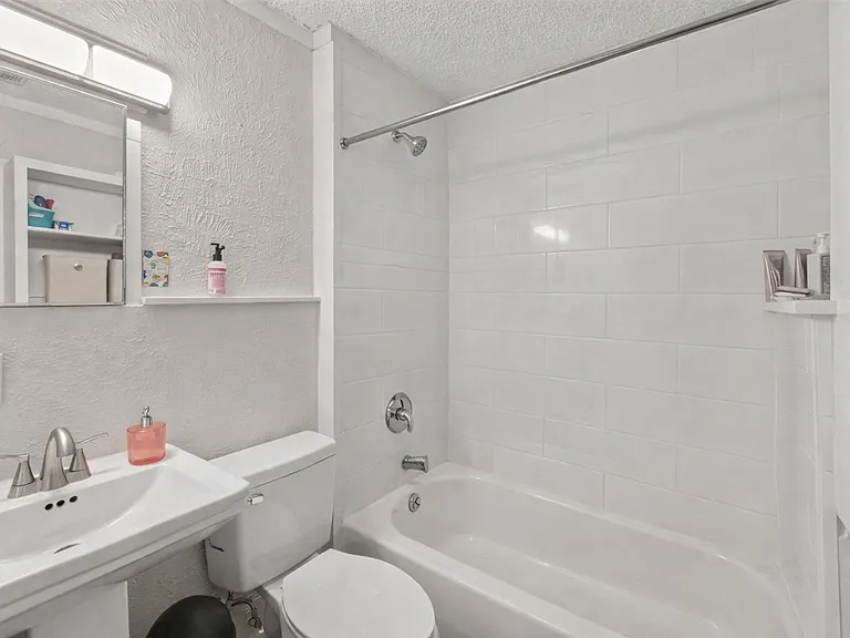 1202 E 29th St — Photo 22
