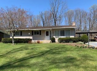 7249 Christmas Ln, Slatington, PA 18080