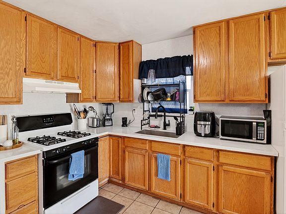 5th image of 406 E Edison St