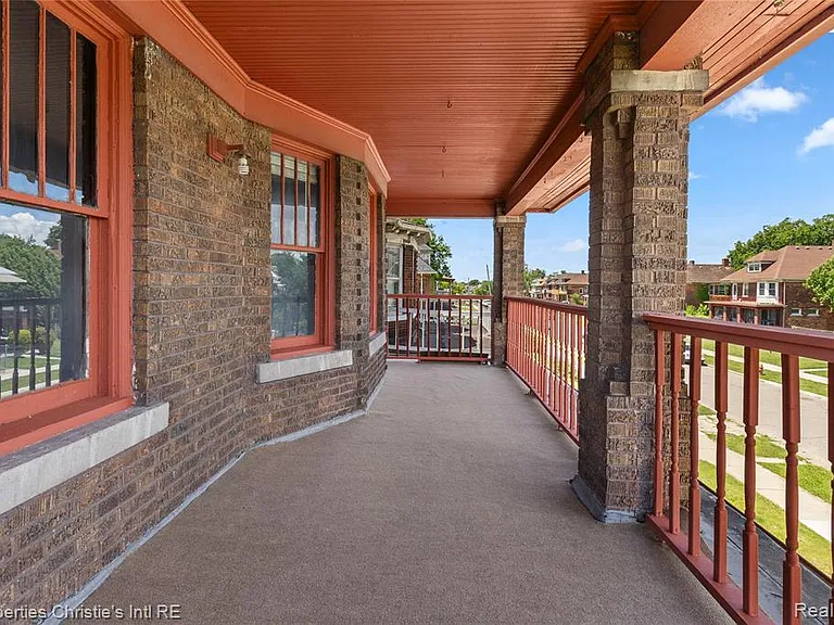 4571 Vancouver St — Photo 10