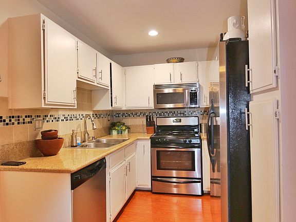 3rd image of 9515 Sylmar Ave Unit 3