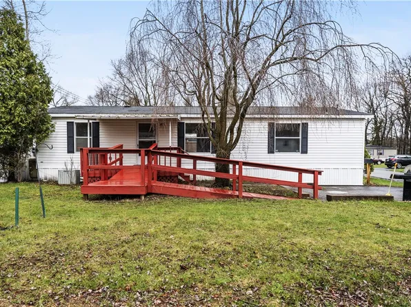 27 Elderberry Cir, Rochester, NY 14625