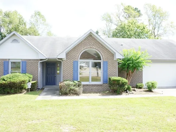 1335 Oak Knolls Dr, Fayetteville, NC 28314