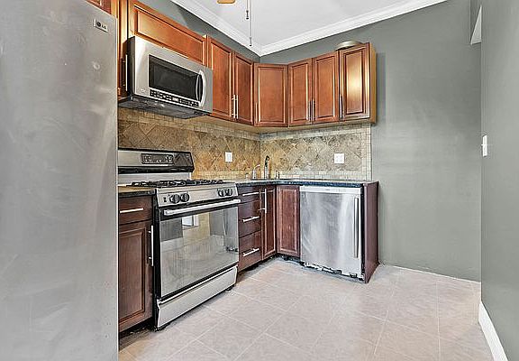 4th image of 3157 47th St #1
