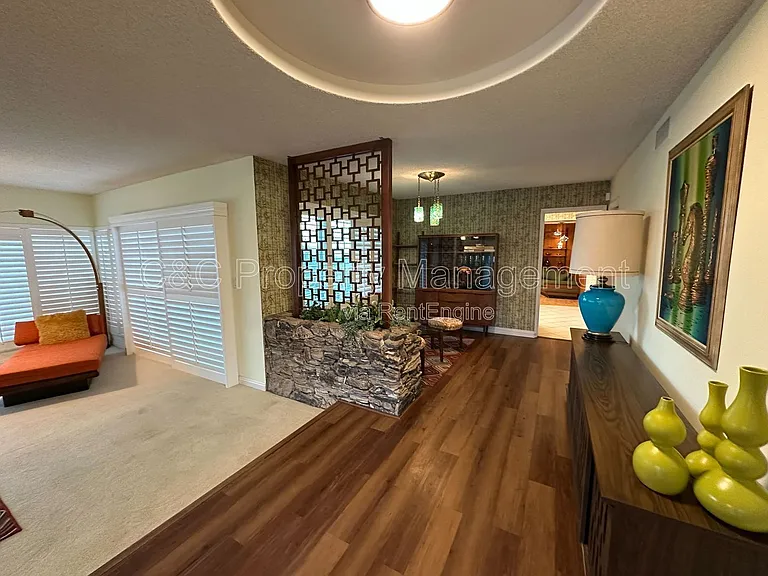 425 Edgerton Dr — Photo 13