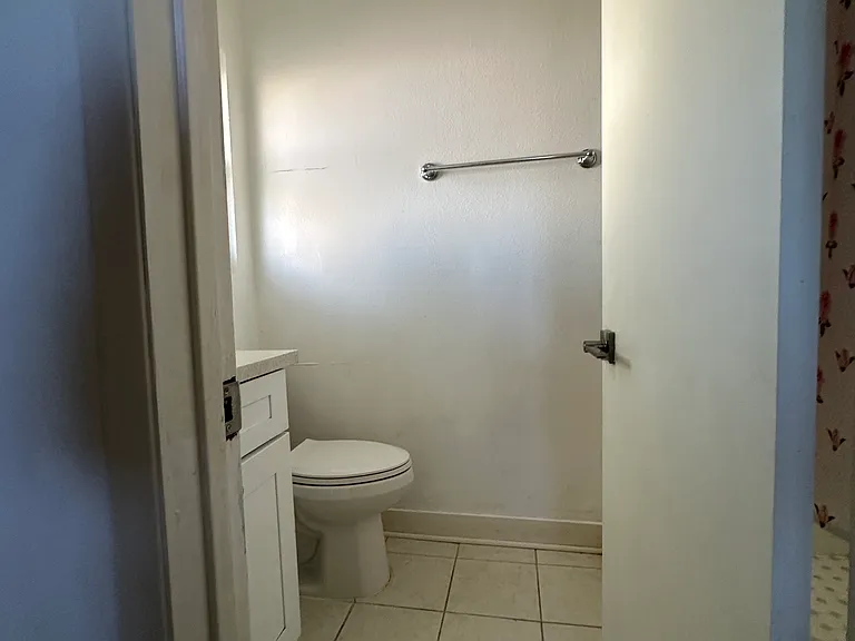 22406 Miramot Rd — Photo 12