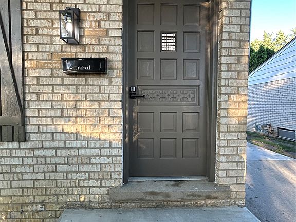3rd image of 2362 Milverton Dr