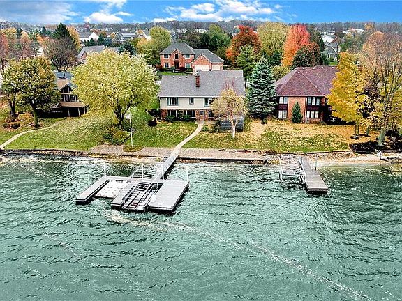 3rd image of 107 Edgewater Dr