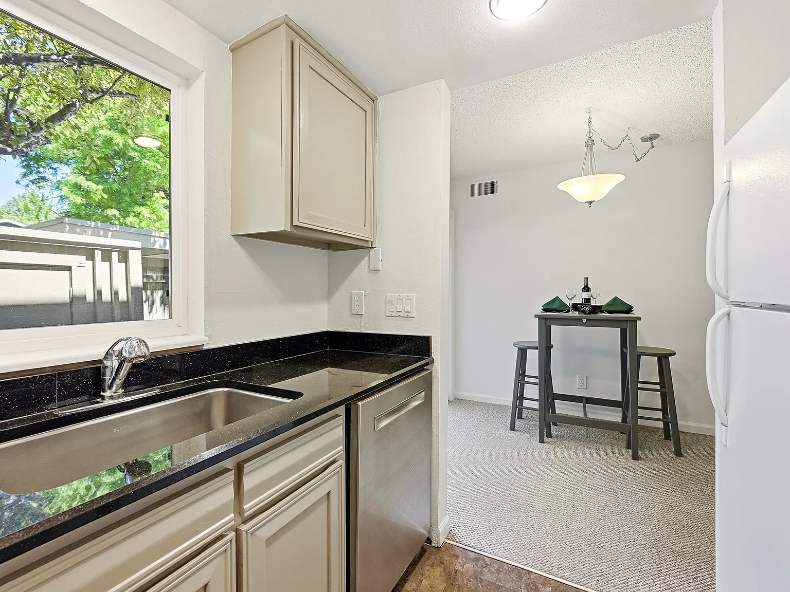 1 bed, 848 sqft, $1,650 — Photo 4