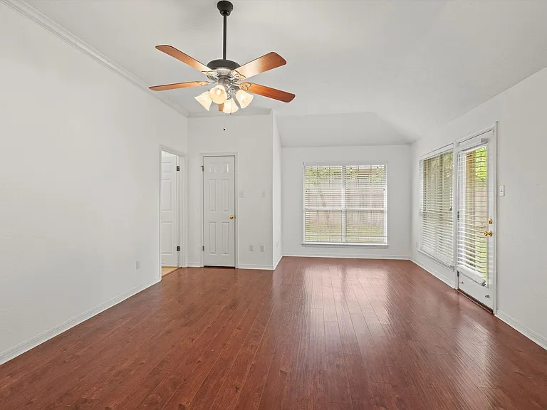 7902 Isaac Pryor Dr — Photo 16