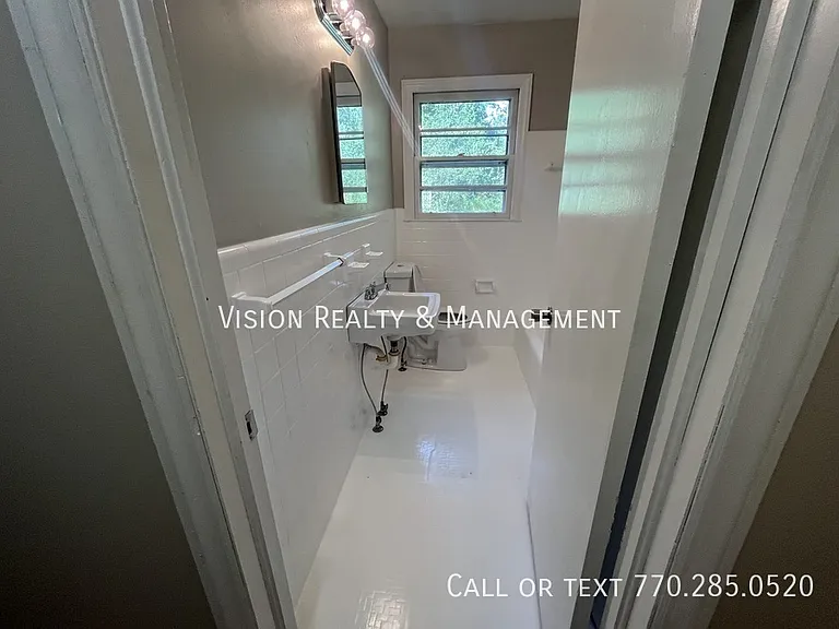 1148 Center St SW — Photo 24