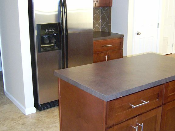 Large Stainless Steel Refrigerator with water & ice in door