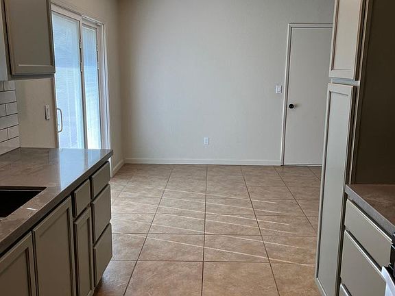 5th image of 548 Dianne Ct