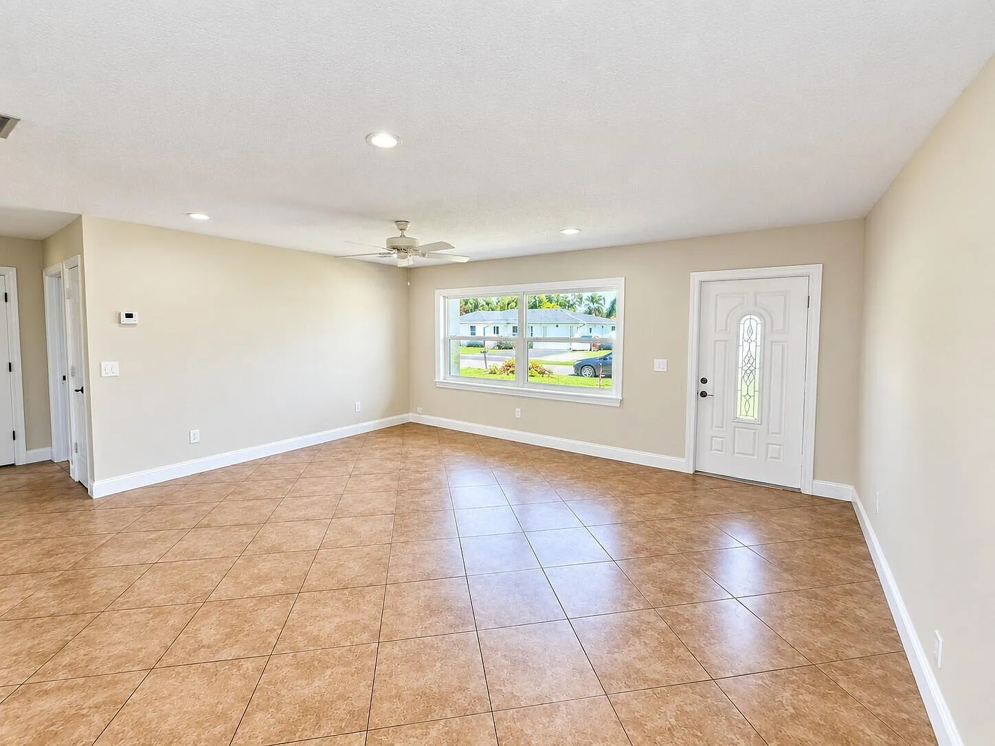 3 bed, 2.0 bath, 1254 sqft, $3,800 — Photo 3