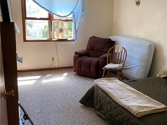 4th image of 132 Belmont Ave