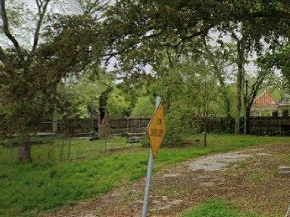 1st image of 2106 Travis St