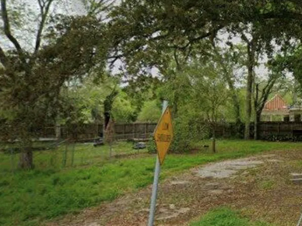 2106 Travis St, Orange, TX 77630