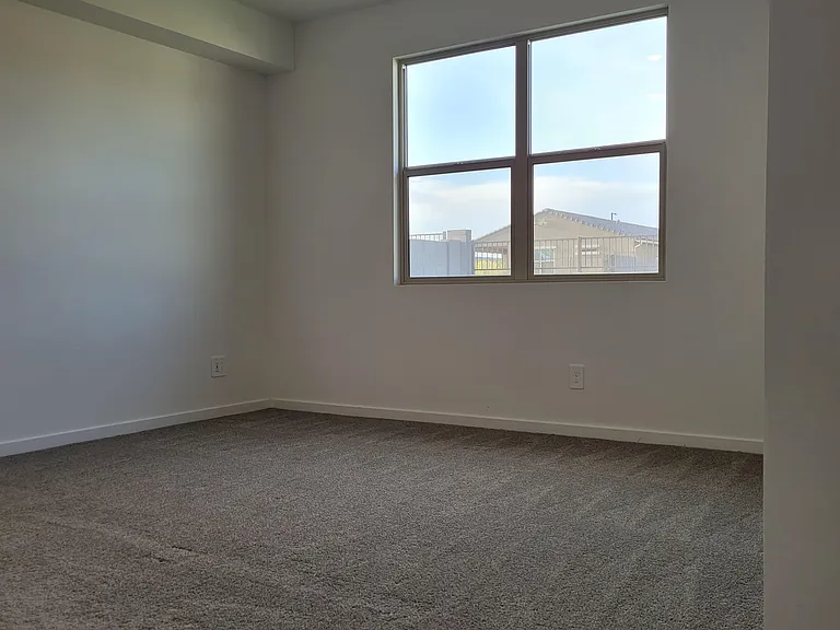 15998 W Smoketree Dr — Photo 22