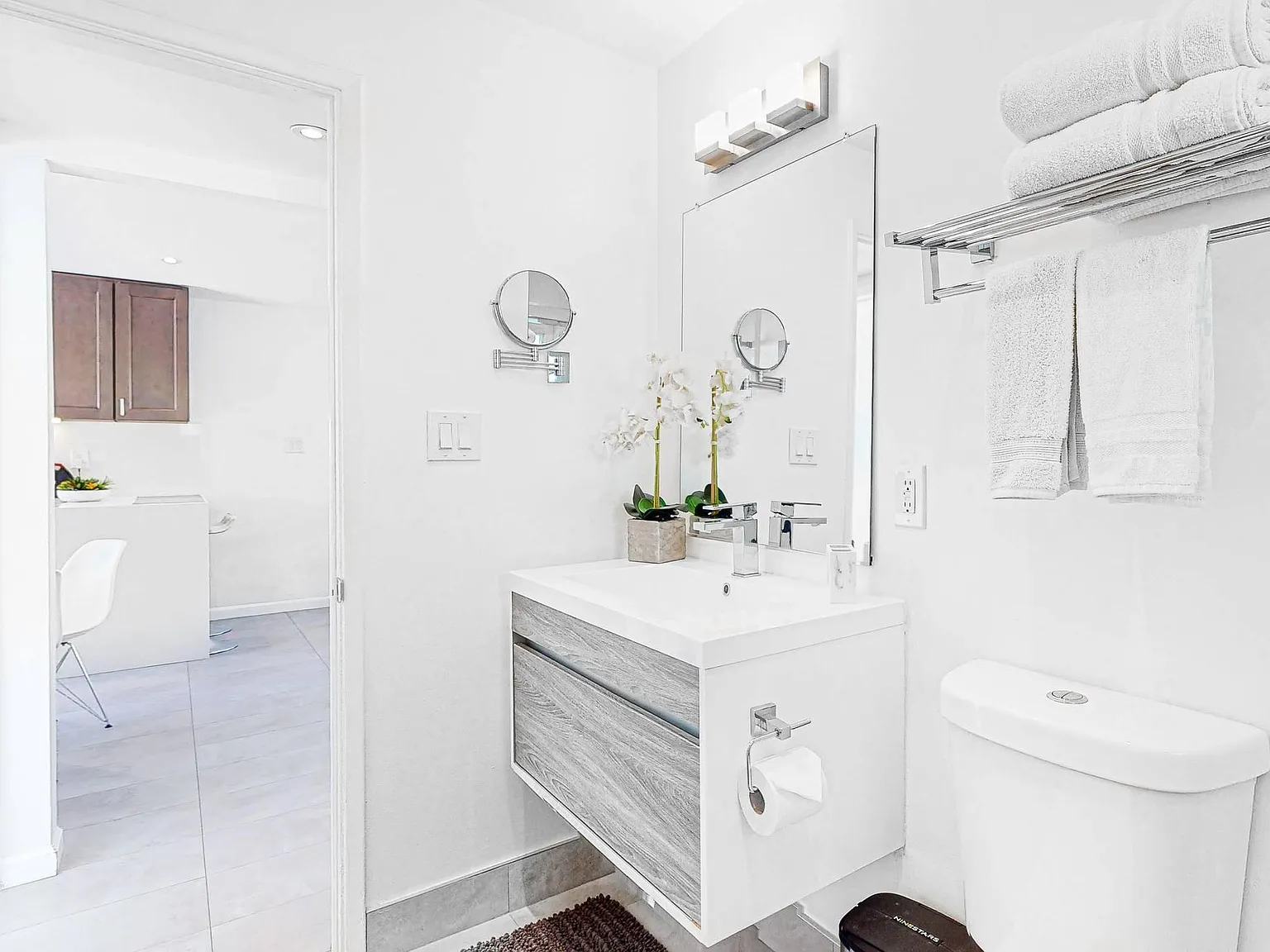 564 N Calle Rolph — Photo 4
