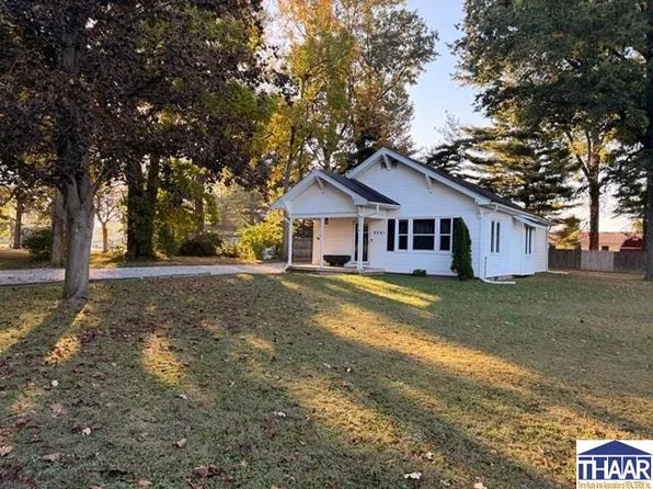 2201 Cross Ln, Terre Haute, IN 47805
