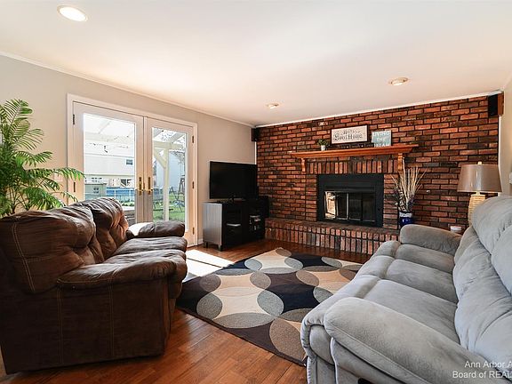 5th image of 40353 Chatsworth Ct