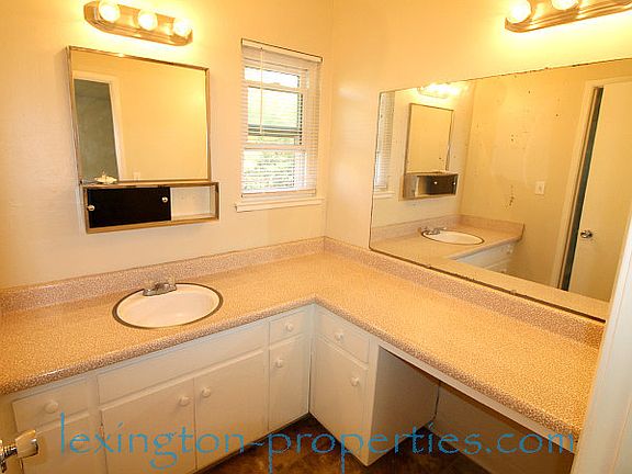 3rd image of 6162 Oakgreen Cir