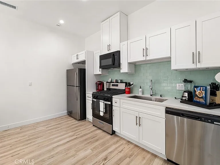 10730 Strathern St — Photo 47