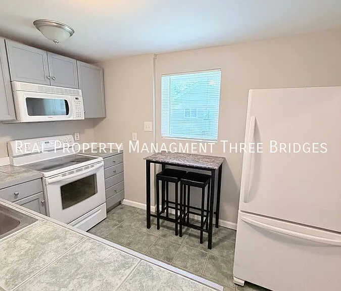 9024 Forest Ave — Photo 9