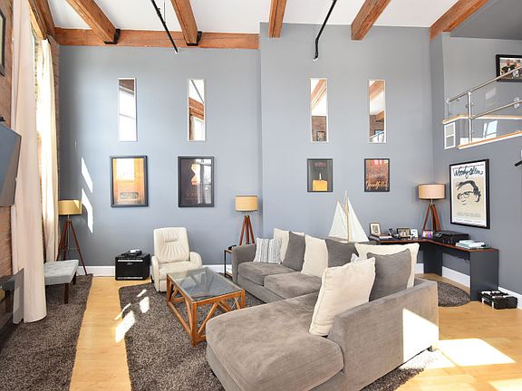 4th image of 3059 N Weil St Unit 306