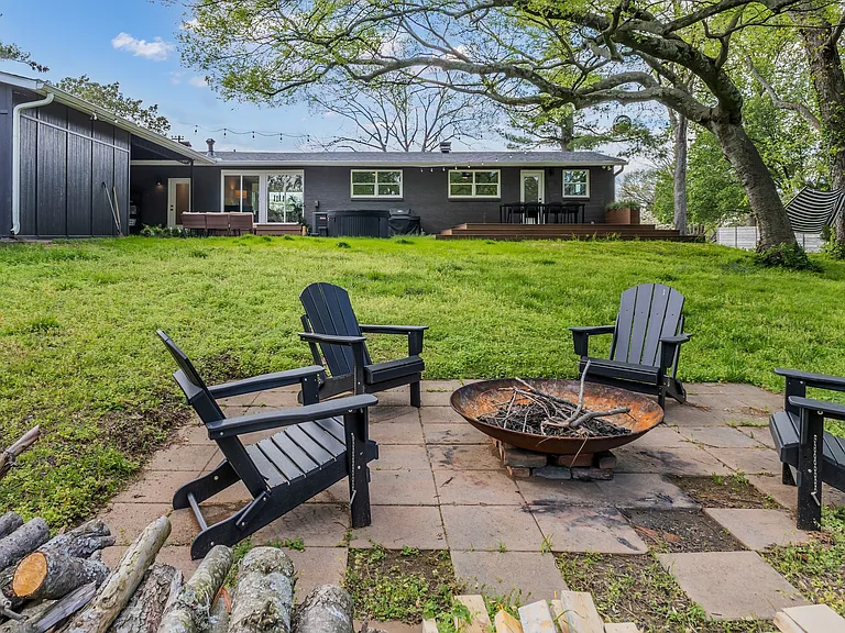 3008 Windemere Cir — Photo 36