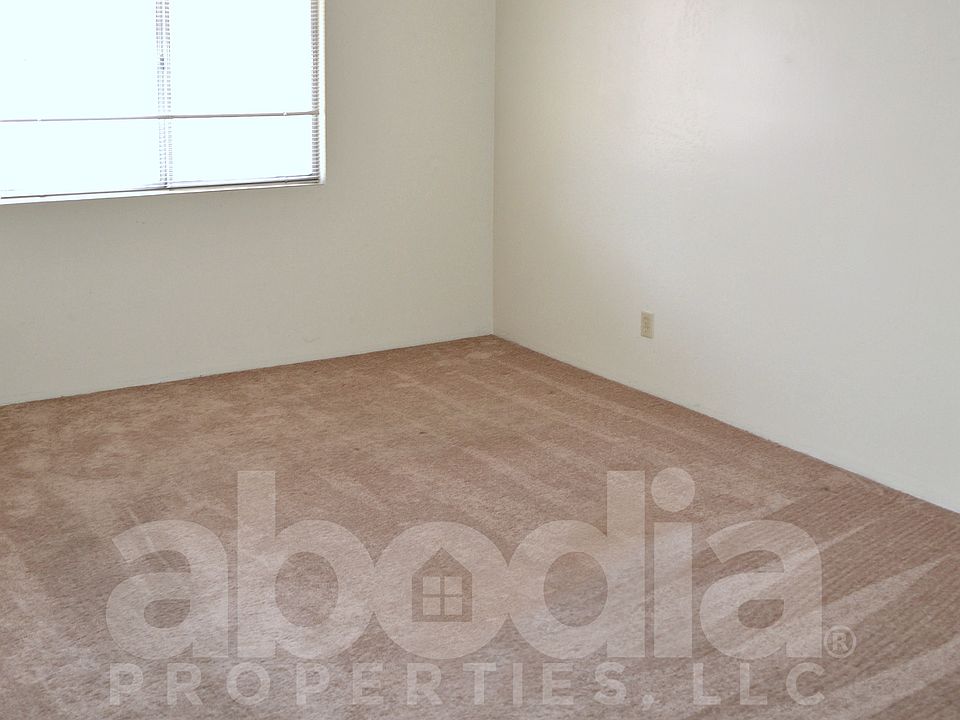 Master bedroom is larger than average. It measure 20' x 14' with a 10' double sided closet.