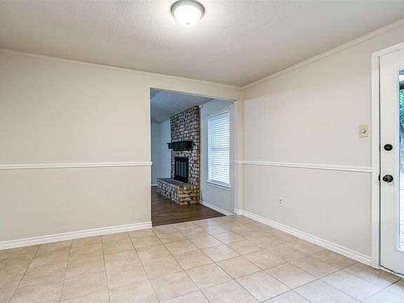3rd image of 213 Gloria St