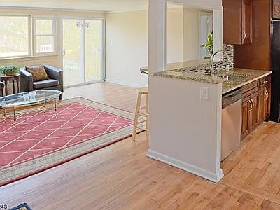 30 Laurelwood Dr — Photo 5