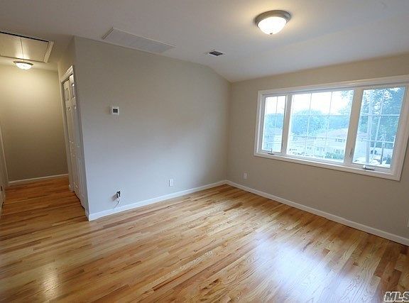 3rd image of 12 Lee Gray Ct